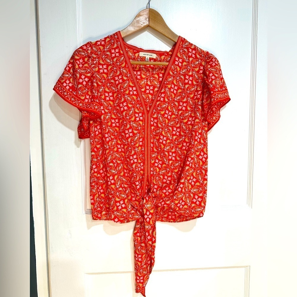 size small Max Studio red tie shirt